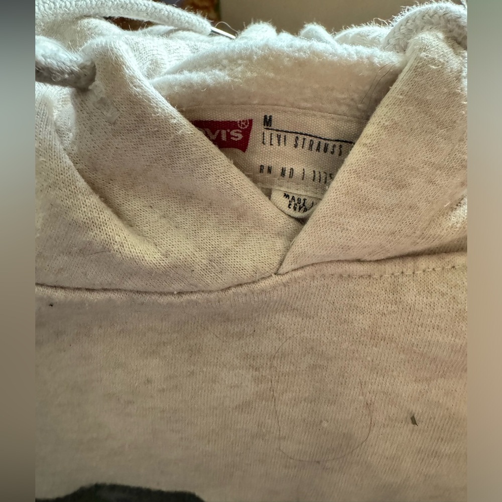 Levi’s sweatshirt